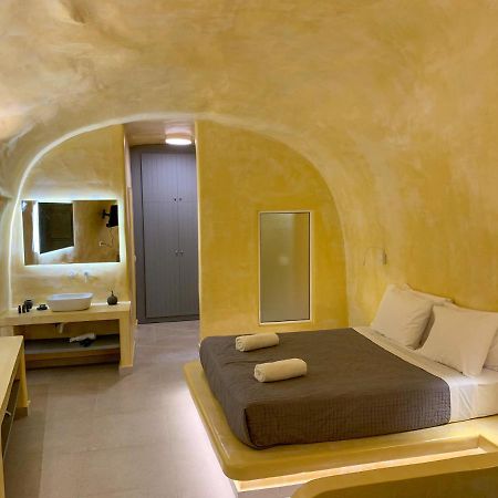 M Residence Santorini Conelia Cave Фира Екстериор снимка