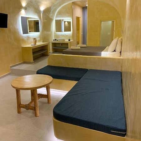 M Residence Santorini Conelia Cave Фира Екстериор снимка