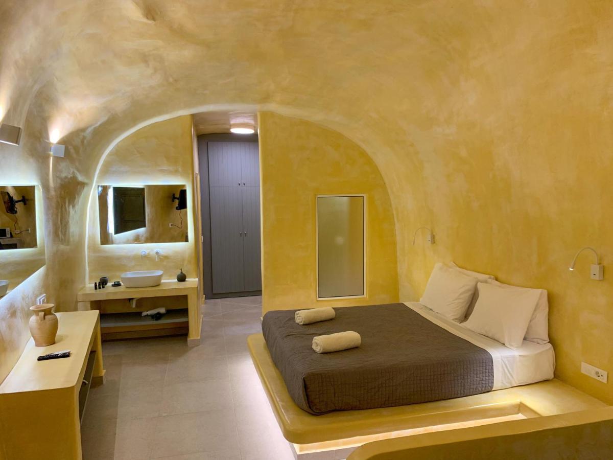 M Residence Santorini Conelia Cave Фира Екстериор снимка