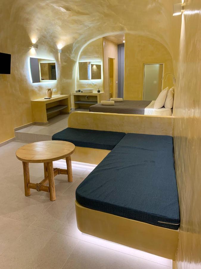 M Residence Santorini Conelia Cave Фира Екстериор снимка
