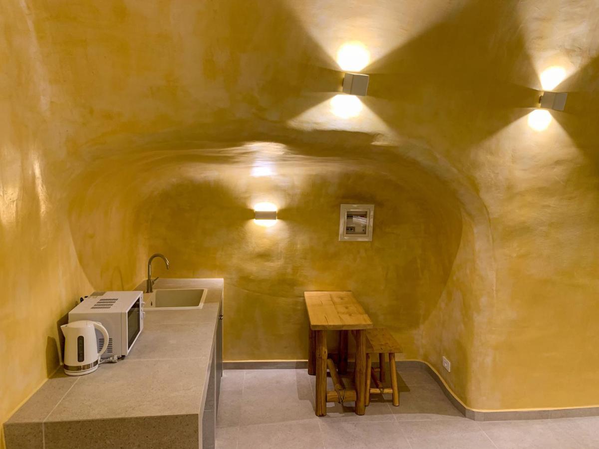 M Residence Santorini Conelia Cave Фира Екстериор снимка