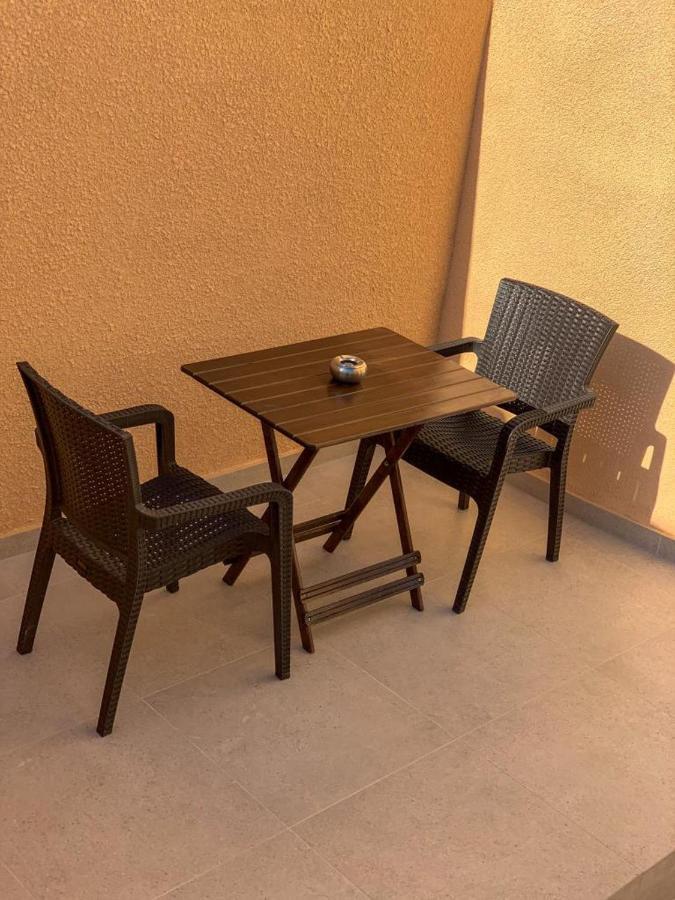 M Residence Santorini Conelia Cave Фира Екстериор снимка